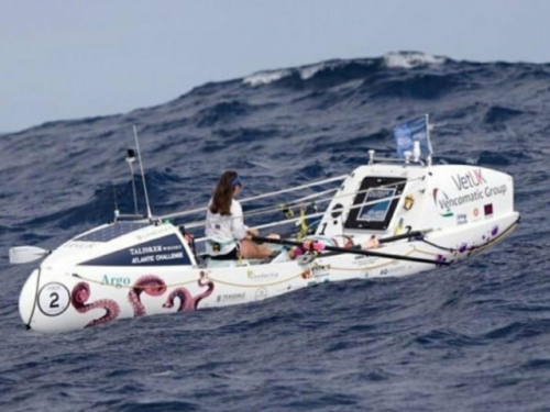 영국의 21살 여성 재스민 해리슨이이 홀로 노를 저어 70일 만에 대서양을 건너는 데 성공했다.[재스민 해리슨 인스타그램]