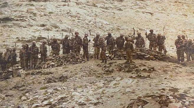 지난해 9월 인도 언론이 공개한 중국군 무장 모습 (출처=인도 NDTV)