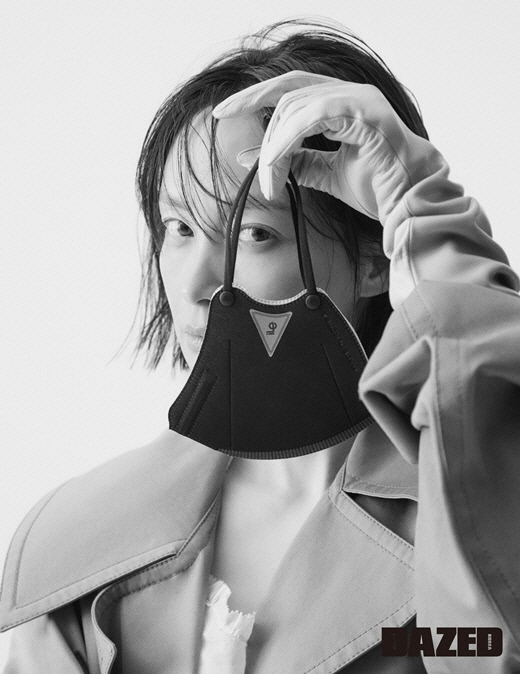 One-headed Lee Na-young...Mask look is like this.Actor Lee Na-young has appeared with short bob hair.Fashion magazine Days released a picture with the Environmently friendly Mask brand, Actor Lee Na-young on the 25th.Lee Na-young in the picture showed off her preservative beauty in a casual denim costume.The Mask worn by Lee Na-young in the picture is an environmentally friendly product, and some of Masks March sales proceeds are donated to the elderly living alone who are in trouble due to Corona 19, said Days.Lee Na-youngs fashion picture was featured in the March issue of Daysd.