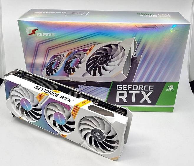 컬러풀의 아이게임 지포스 RTX 3060 울트라 OC 화이트