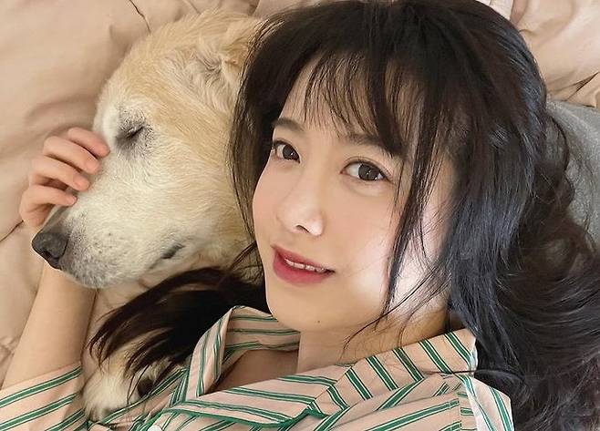 Ku Hye-sun, who is an actor and director, has been in the spotlight.On the 25th, Ku Hye-sun posted two photos on his instagram with the phrase Did you see Sumy Mountain well? Everyone sleep well.In the photo, Ku Hye-sun is lying on the bed with his dog. Happiness is buried in Ku Hye-suns face wearing pajamas.Ku Hye-sun drew attention with her natural and neat charm, also showing off her original Ulzang figure, which does not change over the years.Meanwhile, Ku Hye-sun has appeared as the first guest of the healing hand-taste entertainment Sumy Mountain co-produced by SKY and KBS, a comprehensive entertainment channel of SkyTV (Sky TV).