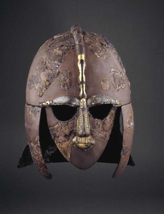 서튼 후 유적지에서 발굴된 헬멧. 출처 대영박물관 홈페이지