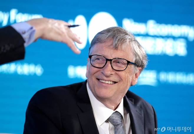 Bill Gates, Co-Chair of Bill & Melinda Gates Foundation, attends a conversation at the 2019 New Economy Forum in Beijing, China November 21, 2019. REUTERS / 사진제공=로이터 뉴스1
