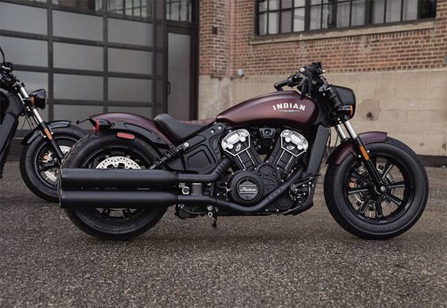 인디언 ‘스카우트 바버’는 스카우트를 기본으로 바버 스타일을 더한 모델이다. 블랙으로 칠한 차체와 짧게 잘린 펜더를 톻해 터프하면서도 스타일리시함을 강조한다. 사진 인디언