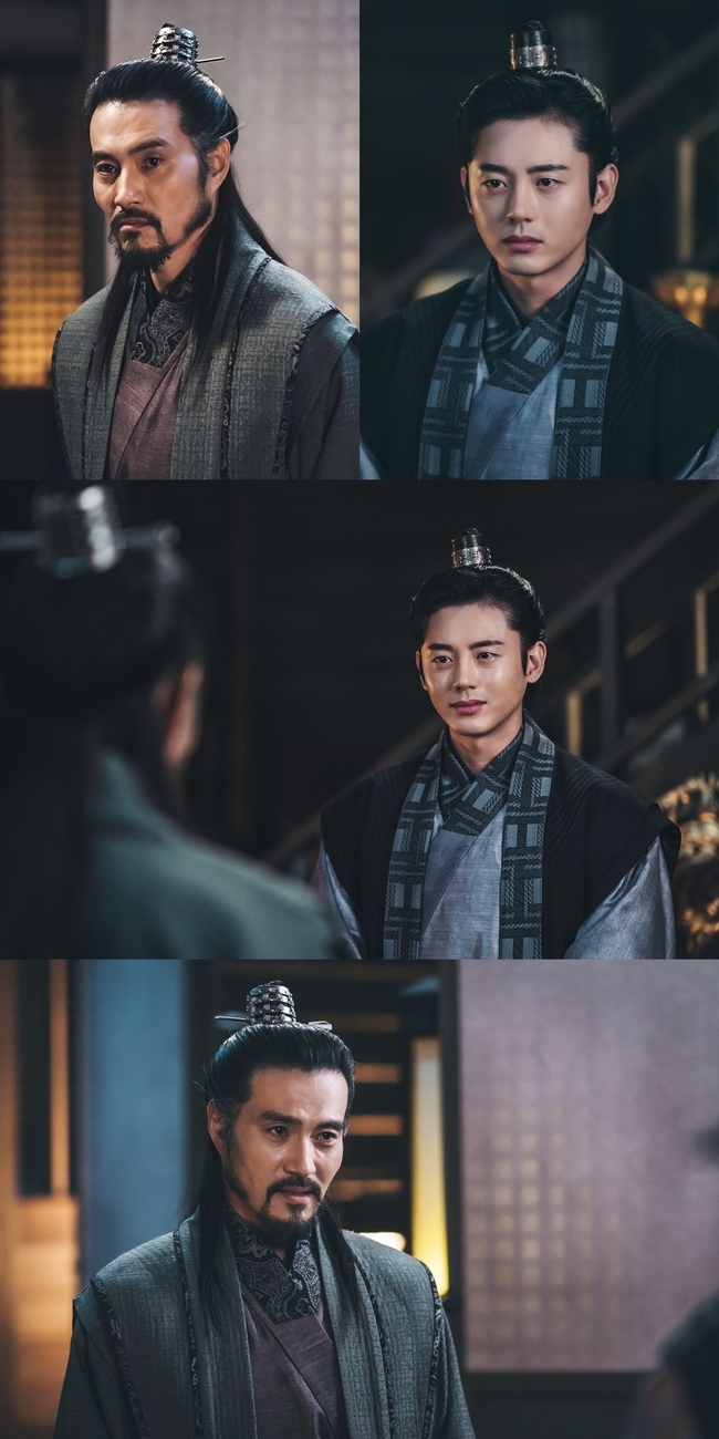 Lee Ji-hoon confronts his father Lee Hae-young to save Kim So-hyun.KBS 2TV Wall Street drama The Moon Rising River (playplayed by Han Ji-hoon/directed by Yoon Sang-ho) released a still cut on March 1 featuring a tense confrontation between Goh Kun (Lee Ji-hoon) and Go Won-pyo (Lee Hae-young).I wonder why my father and son are in such a confrontation in the photo.The photo shows Goh kun and Gowonpyo, who stare at each other coldly, and then they look at each other with their eyes that are smiling but not shaking as if they are not going to see each other.The nervous battle between the two men who doubt and defend each other even though they are rich forms intense tension.According to the crew, this is a scene of a rich man with a peace river. Currently, Goh kun is one of the few people who know that the peace river is alive.He told the king of Pyeongwon that he would make Pyeonggang safe as a princess.But it is his fathers Plateau mark that is the biggest obstacle to such a pledge.Because the King of Yan (Kim So-hyun), who interferes with his power eight years ago, and the high-ranking official who had completely removed General On-hyeop (Kang Ha-neul) cannot welcome the return of the Pyeonggang, who knows his mistakes.