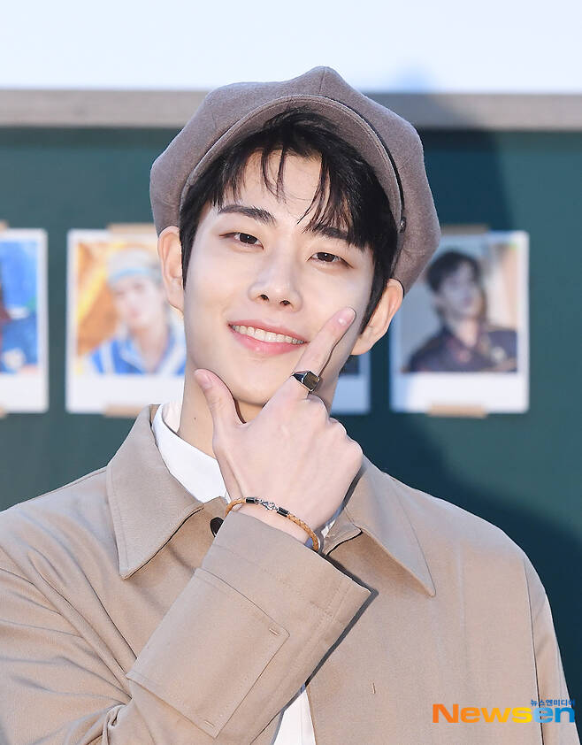 Astro MJ poses at the photo time of the recording site of tbs fact insta season 2 held at the Splex Center in Sangam-dong, Mapo-gu, Seoul on the afternoon of March 1.