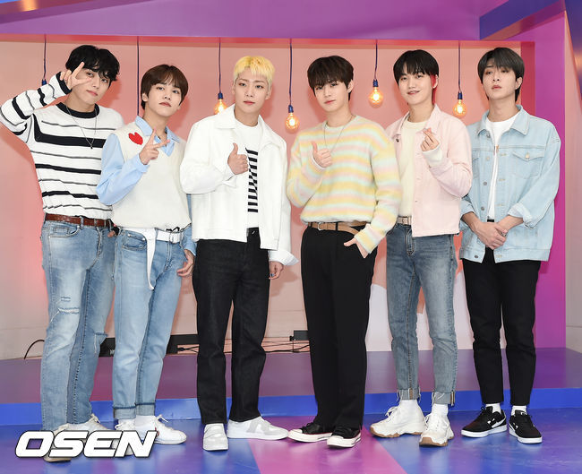 On the afternoon of the afternoon, a photo time event was held before the recording of TBS Fact Insta at the Sangam-dong TBS open studio in Seoul Mapo District.The group ONF members have photo time.