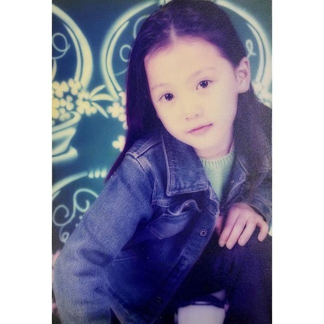 The beautiful look of Actor Kang Jiyoung from girl group KARA was different from the oak leaves.Kang Jiyoung posted an article and a photo on his instagram on the 1st of the day, I was 7.The photo shows Kang Jiyoung in 2000, 21 years ago.Kang Jiyoung, who was seven at the time, is eye-catching with beautiful looks that seem to have made his debut as a child actor.Kang Jiyoung, who was mentioned as a beautiful look among the girl groups at the time of his debut, raised his gaze from the cake to other beautiful look.I see a languid eyeball and a puff.Meanwhile, Kang Jiyoung appeared on JTBC Drama Yaksik Man and Woman which was broadcast last year.