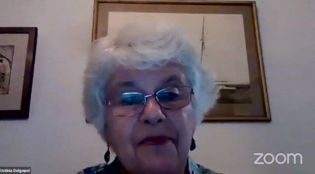 2000년 열린 일본군성노예전범 여성국제법정 당시 수석검사를 맡았던 우스티나 돌고폴 남호주 플린더스대 법대 교수가 온라인 화상회의로 열린 국제학술토론회에 참가해 발표하고 있다. 정의기억연대 제공