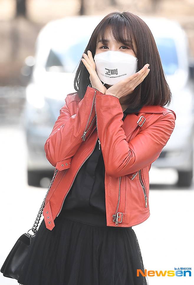 Actor Park Ha-sun is leaving the SBS Mok-dong distinct office in Yangcheon-gu, Seoul after the SBS Power FM Cinetown of Park Ha-sun on March 2 at noon.