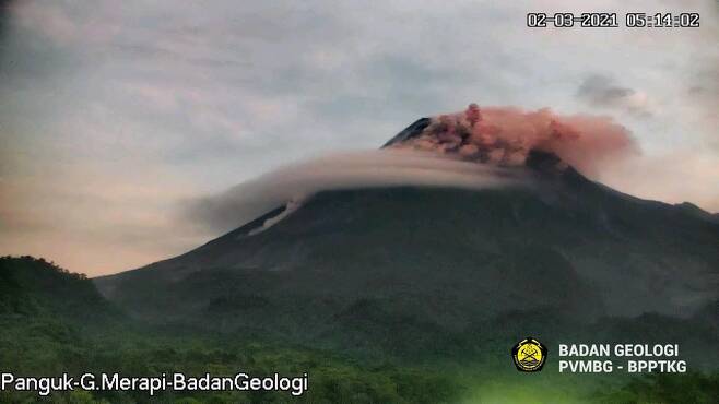 2일 분화한 므라피화산의 모습 [인도네시아 지질재난기술연구개발연구소(BPPTKG)]