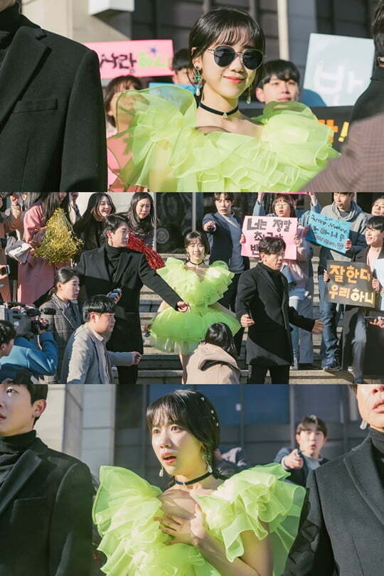 Lee Re, who transformed from KBS 2TV drama Hello? Its Me! to Space big star, is caught and stimulates curiosity about what happened.On the 3rd, Hello? Its me! The production team released a still cut that is surrounded by people and cheered by Lee Re, who plays 17-year-old half-hani.In the public photo, 17-year-old Hani is attracted to the attention of his express presence in a brilliant attire.Hani, 17, who is working through the hot heat of the crowd and reporters surrounding him, is enjoying the popularity of the peak that is not really envious of Space.Hani, 17, who is receiving a love call to collaborate with a famous Hollywood star overseas, is going to continue his career as a space star with a fierce affection to follow the stalker.Attention is focusing on what kind of opportunity Hanis 17-year-old desire to become Celebrity, which is called Lake Goh Lee Hyo-ri and is loved by everyone, will have seen the light.The production team said, It is only when the expectation of 17-year-old Hani, who thinks Celebrity, which is loved by everyone, is a place that suits him, comes to life.I hope youll see the 17-year-old Hani, who is under intense affection for the space star, and the licorice characters around him.The Space Daestar episode of 17-year-old Hani, who enjoys his dream life as Celebrity, can be seen in the 5th episode of Hello? Its Me!, which is broadcast today (the 3rd).Meanwhile, Hello.I am me! Is a fantasy growth romantic comedy drama that comforts me at the age of 17 when I was not afraid of anything in the world and was hot for everything to Van, 37, who has become both love and dream. It is broadcast every Wednesday and Thursday at 9:30 pm.