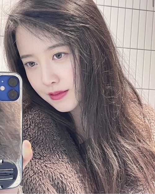 College students beautiful looksKu Hye-sun shows off her beautiful looksHe posted a picture on Instagram on the 3rd, along with an article entitled Is this straight or half a hair?Ku Hye-sun in the photo caught the eye with a flawless skin without a single Blemishes.The netizen responded beautiful and pretty.Meanwhile, Ku Hye-sun recently reported on the recent loss of weight.In Sumi Mountain, which aired on the 25th of last month, Ku Hye-sun surprised everyone by saying, I did not exercise, but I lost about 14kg in two months when asked by Kim Soo-mi, the owner of the mountain.