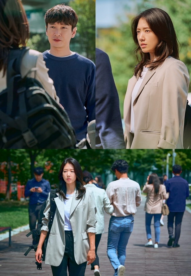 The tense disagreement between Shijips Jo Seung-woo and Park Shin-hye is foreseen.Han Tae-sul (Jo Seung-woo), a genius engineer who knew that he would walk the same way in JTBCs 10th anniversary special project Sijips: the myth (played by Lee Jae-in, director Jin Hyuk, production Dramahouse Studio, JTBC Studio, hereinafter Sijips), and Savior Kang Xu Haiqiao (Park Shin-hye) I have a disagreement on the March 3 episode.Dont find your brother, said Tae-sul, chairman of Quantum and Time.Then you die. The reason for attending the conference held in Busan was purely because of his brother Han Tae-san (Huh Jun-seok).I knew that my brother, who knew only that he died 10 years ago, was alive somewhere and that he was attending the conference through future photos.On the other hand, the purpose of Xu Haiqiao, who came to the conference at the same time, was to protect the tactics from the sniper incident in Busan.The war has devastated the future of the Republic of Korea to the point that it can not be used as a place of life, because if it comes back to the past and protects the tactics, all of this could change.Take the uploader back to the past. Go get a little temp. You can do it. Never lose him.I can survive no matter what. When I read Xu Haiqiaos letter from the future, I could see how powerful she was in her desire to keep her hands.These goals were at odds from the first meeting.Xu Haiqiao succeeded in protecting the tactics from snipers, but Tasul missed his brother, who had dreamed of reunion in 10 years, in front of his eyes. Xu Haiqiao was the luck of life who saved his life, but the horse could not go out.Since then, Asia Mart and the control bureau have been working together for a while, but the relationship between those who have to meet their goals was like a volcano that does not know when to burst.The unheard of coldness between the still cut and the preview video released on the 3rd and Xu Haiqiao is unprecedented.Because he made a declaration to Xu Haiqiao, who can interrupt the way to his brother at any time, saying, Lets go our separate ways.Xu Haiqiao does not give in, but appeals, You are the only person I know in the past, present, and future. You can not do it alone. However, it seems that the tactic of holding money to the money seems to have already made a decision.Is Taesul and Xu Haiqiao going to walk their own way like this?