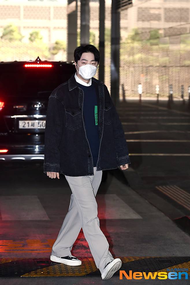 Trot singer Ahn Sung-joon attended the MBC every1 entertainment Show Championship schedule held at MBC Dream Center in Janghang-dong, Ilsan-dong, Goyang-si, Gyeonggi-do on the afternoon of March 3.Trot singer Ahn Sung-joon is entering the station.