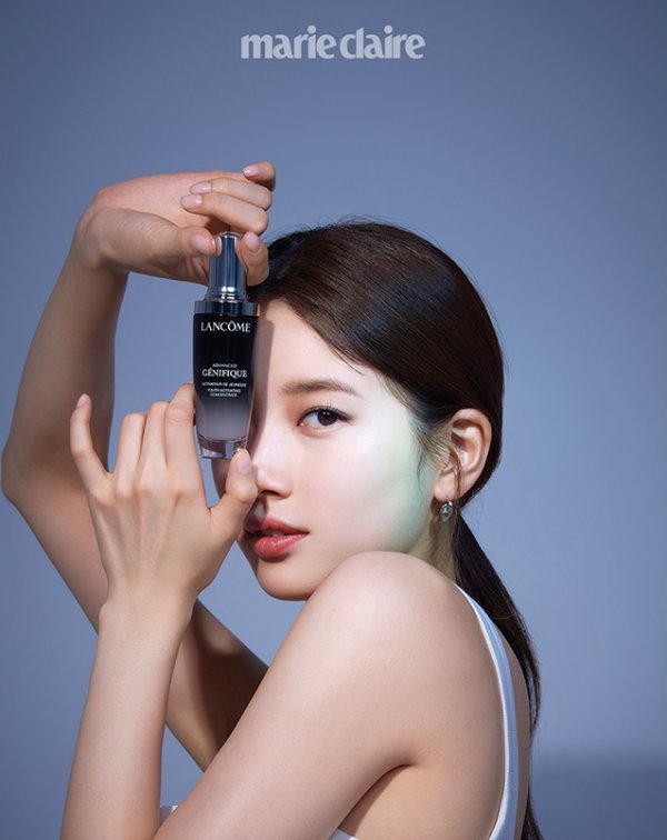 Singer and Actor Bae Suzy has released a skincare pictorial.This picture is accompanied by a global cosmetics brand and a magazine Marie Claire, and the elegant figure of Bae Suzy stands out.Bae Suzy in the picture adds elegance to the simple line of costumes and jewelery, and emits an aura that can not be tolerated with a unique beauty that gives admiration.Bae Suzys picture can be found in the March issue of Marie Claire.