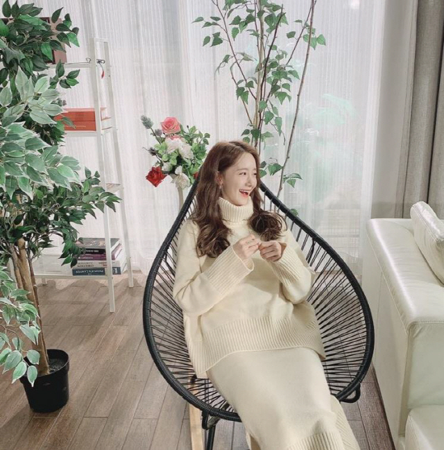 Im Yoon-ah posted a picture on Instagram on the 4th with a short Last Winter.The photo shows Im Yoon-ah lying comfortably in a chair in a picturesque house and laughing.Im Yoon-ah flaunted his innocent charm with a lovely wave hair and an up and down ivory two-piece.Especially, Im Yoon-ah of lovely image was impressed with pure white atmosphere like white eyes.Meanwhile, Im Yoon-ah joined the film Hyojo 2: Study Group International.Cooperation 2: Study Group International is a North Korean Detective Lim Cheol-ryong (Hyun Bin) dispatched to the South after a brutal and meticulous crime organization, and South Korean Detective Kang Jin-tae (Yoo Hae-jin) who volunteered his partner to return to Gwangsudae, and Jack (Daniel Henney) It is a work that depicts an unrestricted global cooperation investigation.