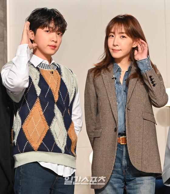 Singer Jeong Se-woon and lyricist Kim Eana attended the SBS Moby Dick-KT Seezn co-production Strem Mate production presentation on the afternoon of the afternoon and has photo time.The Immmamate is a music talk content that listens to viewers stories and conveys comfort with songs, and the lyricists Kim Eana, Dindin, Davelake Lee Won-seok and Jeong Se-woon play MCs.