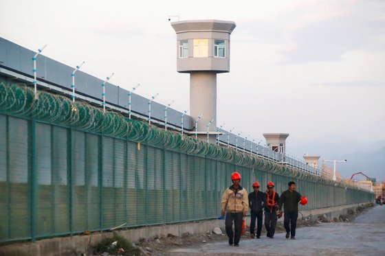 중국 신장 신위안현의 위구르족 수용소. 로이터=연합뉴스