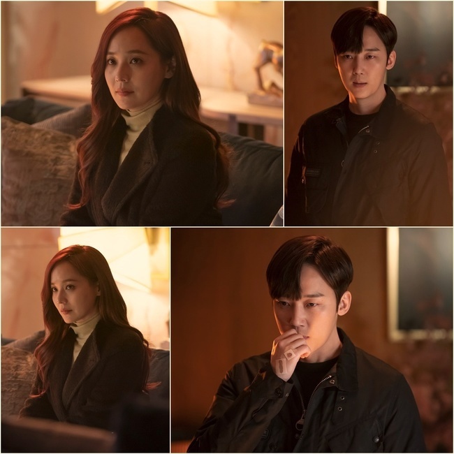 Eugene and Yoon Jong-hoons cold atmosphere was captured.In the SBS gilt Drama Penthouse 2 (playplayed by Kim Soon-ok/directed by Joo Dong-min, Oh Yoon-hee (Eujin) and Ha Yoon-chul (Yoon Jong-hoon) made viewers feel chewy with the move to tighten the neck of Chun Seo-jin (Kim So-yeon).On March 4, Eugene and Yoon Jong-hoon were exposed to a meaningful airflow under the dark lighting.Oh Yoon-hee, who was sitting on the couch in the Drama, and Ha Yoon-cheol, who entered the living room, met.Oh Yoon-hee looks at Ha Yoon-cheol, who comes into the house, with a cold expression without any warmth, and Ha Yoon-cheol also reveals a cold eye that feels cold without any warmth.In addition, Ha Yoon-cheol is showing signs of nervousness by bringing his hand with his mouth, which is clearly visible.I am wondering why the two people have changed Dramatically.