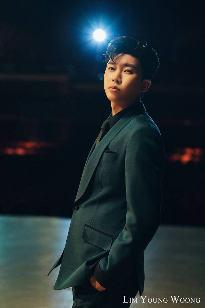 Singer Im Young-woong has released additional official photos.Im Young-wong released the second official photo of the new single to be released at 6 pm on the 9th through the official SNS of the New Erra project at 6 pm on the 4th.Im Young-wong in the public photo is staring at the camera while standing on the stage in a suit.Amid the lighting behind her back overwhelming Sight, Im Young-woong has emanated a heavy, grand atmosphere.Especially, the charisma of Nam Sung-mi and Im Young-woong only caught the fans sight.In another photo released together, Im Young-woongs charming and dandy charm was focused on the attention.Im Young-woong revealed her warmth in a fashion that matched knit and coat to a calmly lowered Hair style.The appearance of a languid expression with eyes closed under natural light gave a different charm than a suit.As two additional official photos, which were conducted with a contradictory concept, are released, fans are still wondering about the new Im Young-woong song, which is still hidden in the veil.Attention is focusing on what new songs Im Young-woong will show, which has captured listeners with soft tone and deep emotion, including TV CHOSUN Mr. Trot Jean (now I believe only I), HERO, which has become popular as a car CF insertion song, and various Heat songs reinterpreted through entertainment programs.Meanwhile, Im Young-woong will release the new song for the first time through a special solo stage at the final of TV CHOSUN Mistrot 2 which will be broadcast at 10 pm on the 4th.Photo: The Newera Project