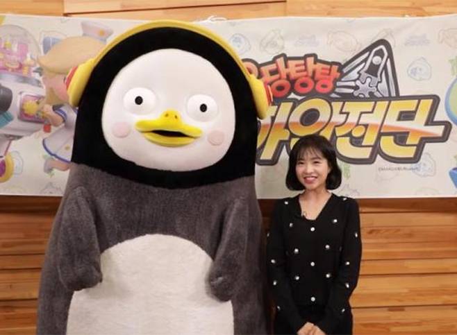 펭수와 그룹 에이프릴 채원/사진=유튜브 채널 '자이언트 펭수TV' 영상화면 캡처