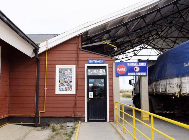 국경이 이렇게 허술해도 되나 싶을 정도인 칠레와 아르헨티나 사이 검문소. ⓒ강미승