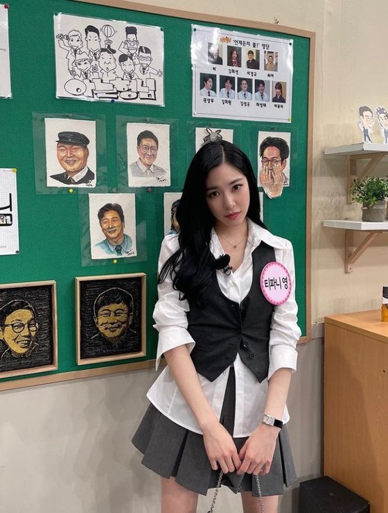 Group Girls Generation singer Tiffany Young has released Knowing Bros certification shots.Tiffany Young posted a picture on his SNS on the 6th with an article entitled Do you know the taste of water?In the open photo, Tiffany Young is posing behind JTBC Knowing Bros Classroom in a reformed uniform.The unchangingly attractive visuals and slender legs catch the eye.JTBCs Knowing Bros, which is broadcast today (6th), will feature announcer Do Kyung-wan, who challenged to stand alone after the pre-declaration, and Tiffany Young, a girl who declared her transformation as a musical actor, as a former student.The fans who encountered the photos responded such as Best Beautiful, Ill expect and Its been a long time.Meanwhile, the musical Chicago starring Tiffany Young draws an era of murder, greed, corruption and violence, adultery and betrayal in the background of the United States in the 1920s.This is the story of Belma Kelly, a singer who murdered her brother and her cheating husband, and Corus Girl Roxy Hart, who was jailed for murdering an affair man.It will be performed at the Guro-gu Dive Art Center from April 2 to July 18.