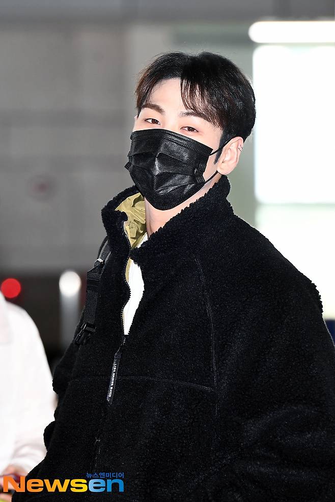 Naekho, a member of NUEST, departs for Jeju Island on March 7 afternoon to film SBS entertainment Jungles Law Pioneers through a domestic flight at Gimpo International Airport in Banghwa-dong, Gangseo-gu, Seoul.