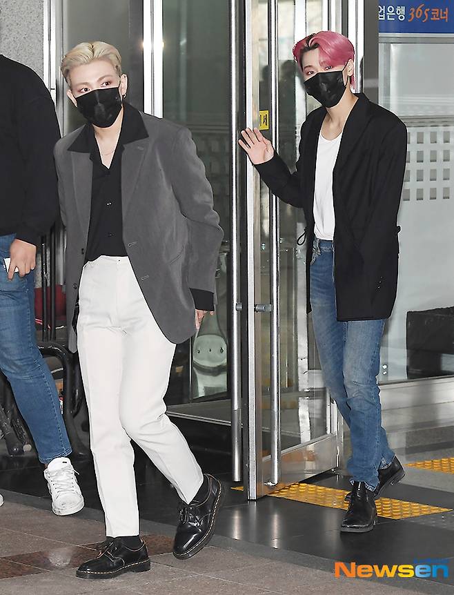 Group Atez Kim Hong Joong and Mountain are leaving MBC Dream Center in Dong-gu, Goyang, Gyeonggi-do after completing the pre-recording schedule of MBC M Show Champion on the morning of March 10.