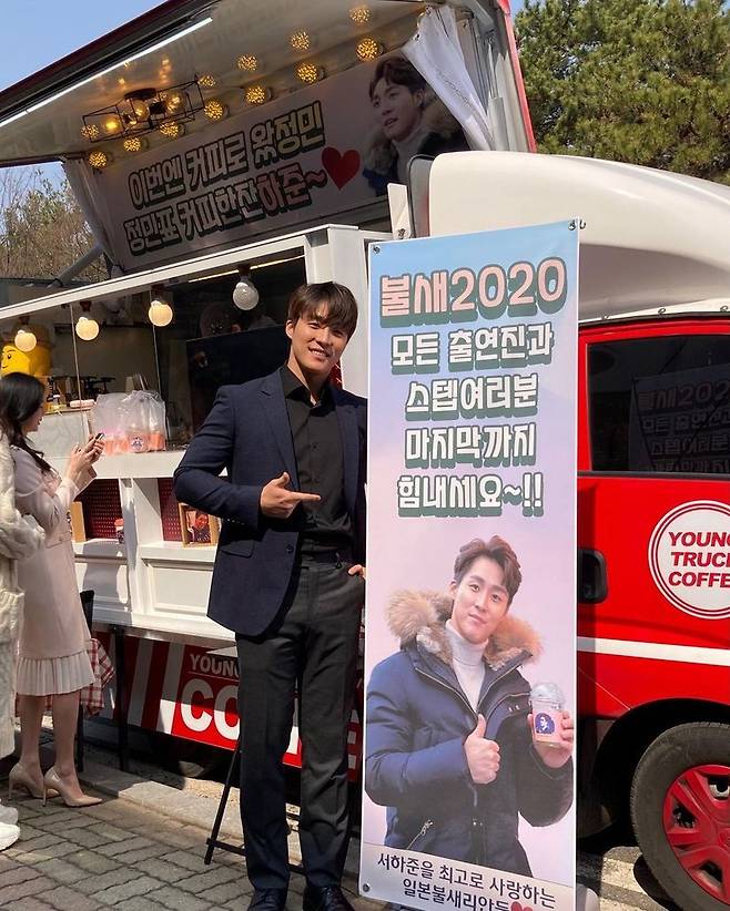 Actor Seo Ha-joon has certified Coffee or Tea sent by Japan fans.Seo Ha-joon posted a picture on his instagram on March 11 with the phrase You sent me Coffee or Tea yesterday at Japan fan club Unique Moo.In the photo, Seo Ha-joon is smiling brightly in front of Coffee or Tea.Seo Ha-joon said, Yumae has delivered so safely and wonderfully.I was more grateful for the coffee or Tea that was delivered from a distance by Corona 19. Seo Ha-joon said: I hope this difficult time passes and I see you again as soon as possible, and I will always support you, even though it is far away. Thank you very much.Please, please, thank you.The netizens who saw it responded It came out nicely and Firebird 2020 fighting.