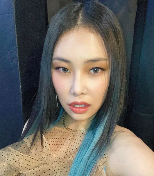 Singer and Actor Cheetah (real name Kim Eun-young) revealed her deadly charm through the photo.If you want it, you can have it, Cheetah wrote in English after posting two photos on his Instagram   account on Thursday afternoon.When I look at the photos posted by Cheetah on this day, her charm is full.The khaki-lit grey and sky blue two-tones to complete the colorful hairstyle.In addition, Cheetahs makeup doubled its colorful aspect.Meanwhile, Cheetah released a single Villain last month, giving off a unique charisma.Cheetah SNS