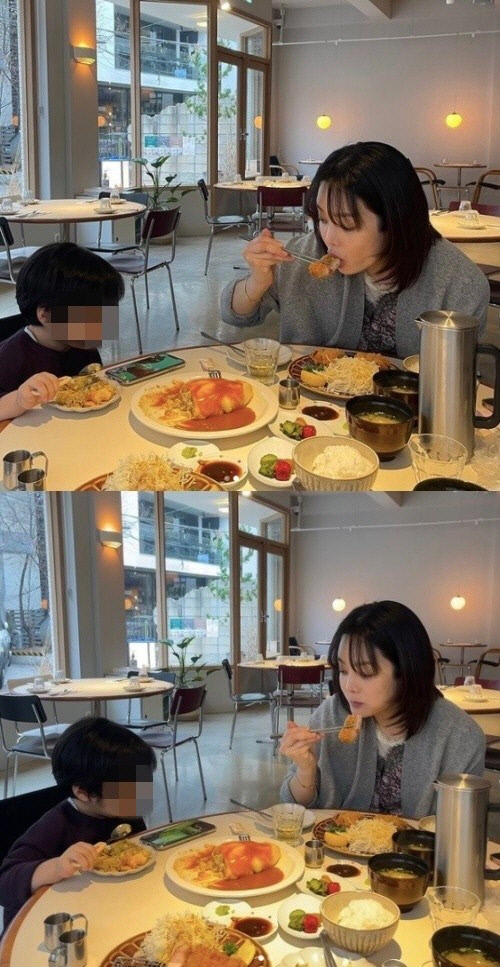 Actor Chae Rim released a daily life with son, which drew sympathy from Mother.Chae Rim posted a picture of Son watching a cell phone video on his SNS on the 13th.Chae Rim said, I ... are you spying on your YouTube? Do you hate to touch and touch curious things when I pay for it and eat it?Mothers dont have many choices then, and I want to show them to you.In the photo, Chae Rim and son are eating omelet and pork cutlets; Son is eating food while watching cell phone footage and shows Chae Rim looking at it.Mothers are all the same, the netizens said. I do not want to imagine how old people raised children without the benefits of such media.I do not often, but if I am happy and happy, it is the best. Meanwhile, Chae Rim revealed her divorce from Chinas Actor Gao Tsuchi last year; Chae Rim is known to be living in Korea with son.He recently said, I am in touch here and there, but the broadcast exposure is still heavy.