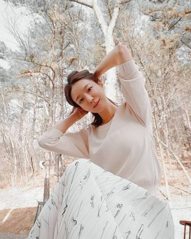 Actor Shin So-yul reveals recent statusOn March 16, Shin So-yul posted several photos on his instagram with a short Spring.Shin So-yul, wearing a long skirt in the public photo, boasts a refreshing beauty.Shin So-yuls innocent atmosphere and lovely charm captures the eye.The netizens who watched the photos responded It is so beautiful, Spring Feelings and The atmosphere is big.Meanwhile, Shin So-yul married musical Actor Kim Ji-cheol, who is three years younger, in December 2019.After marriage, the two are living in a rural house in Yangpyeong station.Shin So-yul recently appeared on SBS Power FM Choi Hwa-jungs Power Time and said, I liked the song and movement freely on stage while watching the performance.I have a successful relationship with my husband, she said.