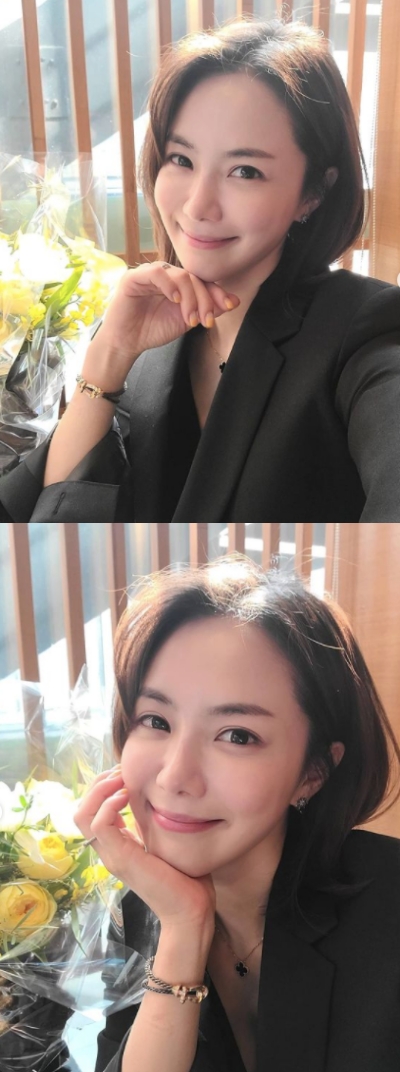 Actor Yoo Ha-Na showed off her freshly-looking looks with a bob hair.Yoo Ha-Na told his Instagram on the 16th, I heard a lot of stories about hair thinning because I cut it with one foot and keep my head tied.Hair is really thin and powerless, so it is always stressful. In the open photo, Yoo Ha-Na is showing off her sophisticated visuals with a single-headed hair with a wave, and she is smiling at the camera and has a bright atmosphere.Especially, the mother of two children, Yoo Ha-Na, is still envious of the fresh female actor beautiful looks with a clear eye.Meanwhile, Yoo Ha-Na has two sons in 2011 with baseball player Lee Yong-gyu and marriage.Yoo Ha-Na SNS