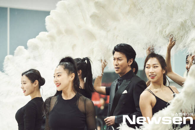 Musical Chicago practice room was unveiled online on the afternoon of March 18 in the aftermath of Corona 19.Choi Jung Won Yoon Gong Ju Ivy Tiffany Young Min Kyung A Park Gun-hyungg Choi Jae Lim attended the ceremony.Photos: Shinshi Company