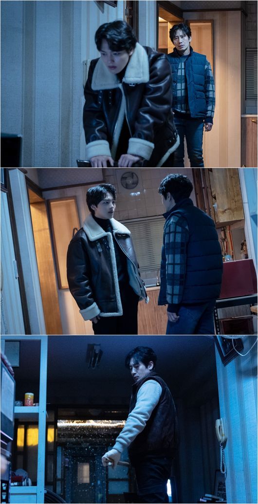 The persistent truth-tracking of Monster Shin Ha-kyun and Yeo Jin-goo begins again.JTBCs Golden Monster (played by Kim Soo-jin, directed by Shim Na-yeon, produced by Celltrion Entertainment and JTBC Studio) will be replaced by Shin Ha-kyun, who will be at the house of Gangjin High School Muk (Lee Kyu-hoe), who died on the 18th, and One One (Yeo Jin-goo) He made a public appearance.The confused faces of the two suggest that his Death has brought an extraordinary backlash.In the last broadcast, there was a collaboration like Move and Monster of One week.Gangjin High School revealed the motive of the crime, and the combination play of the two people who used it was thrilling.Those who disappeared over the course of 20 years succeeded in finding the body, but there was no Move-style brother Lee Yu-yeon (Moon Ju-yeon).The shock ending of Gangjin High School Mook, who died with a message, Dong Sik, Yoo Yeon I am not me, opened the second act of the reversal.The death of Gangjin High School Mook put the case back into the labyrinth 20 years ago.Movesik, who had Choices to become Monster himself to catch Gangjin High School Mook, was in greater confusion and pain, let alone end the tragedy.In the meantime, the conflict between the captured Move style and One week heightens the sense of crisis.One week that found something in the house of Gangjin High School Muk, the expression of Move style that appeared after that is not unusual.Then, the appearance of One One, which pushes the Move style sharply, adds to the curiosity.Indeed, the two are paying attention to what they are looking for in the house of the dead Gangjin High School.It is also interesting to see the Move-style hammering the floor of the living room of Gangjin High School with a cold face.Movesik has lived in a hell of a nightmare for 20 years since Lee Yu-yeons disappearance, and even Choices, who broke laws and One rules if he could find Lee Yu-yeon, was helpless.But the truth was in front of me, and everything came back to One. I didnt do it, the flexible one.I gave it back to you, a flexible person. The death of Gangjin High School is felt in the face of Move-style, which is encroached with sadness and anger.In the 9th episode, which will be broadcast tomorrow (19th), the figure of Move-style and One-week, which started to track the suspicions and the reason-related events surrounding the death of Gangjin High School Mook, is drawn.The second act of Truth Tracking opens on a completely different board, said Monster, and please pay attention to the change in the Move-style and One Week.It will be interesting to see One, who is setting up a day to avoid being swept away by the deep swamp of Move and chaos, he said.The secrets between the characters are gradually revealed. The point of who, what, and how much they have hidden is also intense.The true value of the actors will shine even more. Monster will air from Friday to Saturday at 11 p.m.JTBC