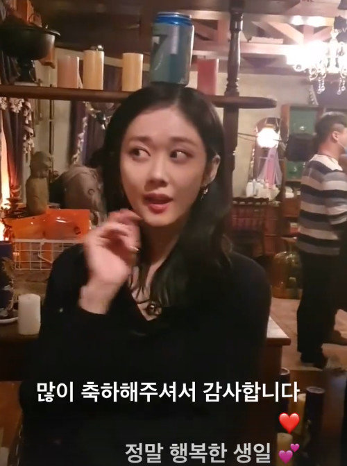 Jang Na-ra posted the video on his Instagram story on Wednesday with an article entitled Thank You for Much Congratulations; A Really Happy Birthday.In the video, Jang Na-ra poses in various ways with a Beer can on her head; her appearance catches her eye for an incredible 41st birthday.Jang Na-ra will meet viewers through KBS2 new drama Daebak Real Estate which will be broadcasted on April 14th.