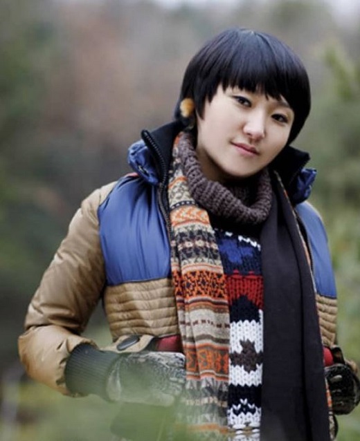 Actor Kim Hyun-Sook has recalled her days as Leeds, full of Handsome and Pretty charm.Kim Hyun-Sook wrote on Instagram on the 19th that he did throw a picture and posted a picture.The photo shows Kim Hyun-Sooks young past, especially with his sleek V-line and clear features, which caught his eye.The netizens who watched the post responded It is beautiful now, Oh! Who are you? And I like skin so much.On the other hand, Kim Hyun-Sook appeared as a guest on SKY and KBS 2TV Sumi Mountain broadcast on the 18th.