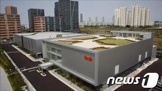 인천 송도에 위치한 일본 TOK의 자회사 'TOK첨단재료' 연구소 및 생산시설 전경(TOK 제공) © News1