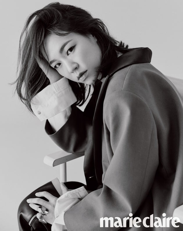 Yeri Han expressed his desire to give comfort to the movie Minari.An interview with the pictorial of Actor Yeri Han, starring in the six-part film Minari, was released in the April issue of Marie Claire.Yeri Han said, Minari seems to be the story of all of us who live our lives facing beautiful moments that sparkle in the midst of hard days. I hope it will be a time of comfort throughout the movie.Yeri Han said, In the process of translating the script of the movie into Korean, everyone shared the nuances in the text and shared it, so we were able to act without shaking each other at the shooting scene.He also said, The energy we receive from good relationships such as friends who have met with people who have worked together is great.Yeri Han has recently been named Marie Claire Actor, an ambassador for the Marie Claire Film Festival.More interviews and pictorials by Yeri Han can be found in the April issue of MarieClaire and on its website.a fairy tale that children and adults hear togetherstar behind photoℑat the same time as the latest issue