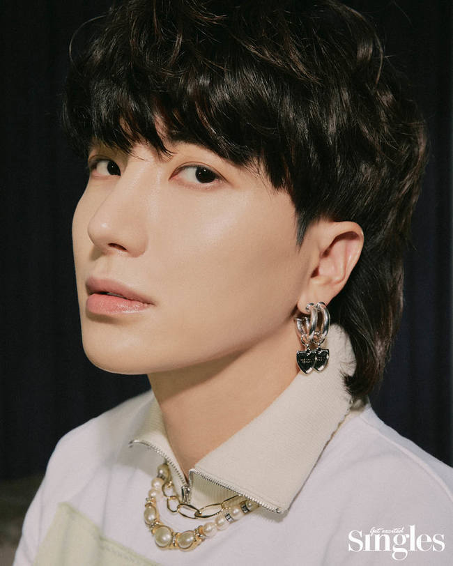 A Super Junior pictorial has been released.Magazine Singles released their Regular 10 album The Renaissance on March 16, and released an alternative visual picture of the group Super Junior Leeteuk, Yesung, Eunhyuk and Kim Ryeowook, which swept the top of various global album charts and announced their successful comeback.The four men who appeared in the scene with an intense concept and boasted a halo that was not buried at all, made a relaxed atmosphere from the first cut as a veteran of his 17th year.The combination of colorful shirts and sparkling jewelery is also perfect without any awkwardness, and it is still a back door that shows off the healthy princes visuals.It has been 17 years since I debuted, but it is not just fans who are excited every time I hear the news of Super Juniors comeback.Leeteuk, who is on the eve of the release of his Regular 10th album, said, This comeback is Feelings, who open the door with a new heart, unlike the last time.I have Feelings good from the start, he said, expressing personal expectations.Super Juniors album has finally reached double digits.I am proud to say the time we have accumulated.  (In the house) I felt our time and it was really good.Kim Ryeowook, I did not doubt that my brothers wrote it, said, When I released the album, it led to Concert and tour.I will find a way somehow. Eunhyuk said that all the members were moving on with the same mind.Members who want to cheer up the tired through the title song House Party, which contains a cheerful melody and a hopeful message, recalled their memories by recalling the past times.Eunhyuk, who had a nose tip when he saw the history video of the past, said, It was a quick time to collect time, but it feels like just a while ago.I was not forgotten, but I was still walking, so I wanted to be more vivid. 