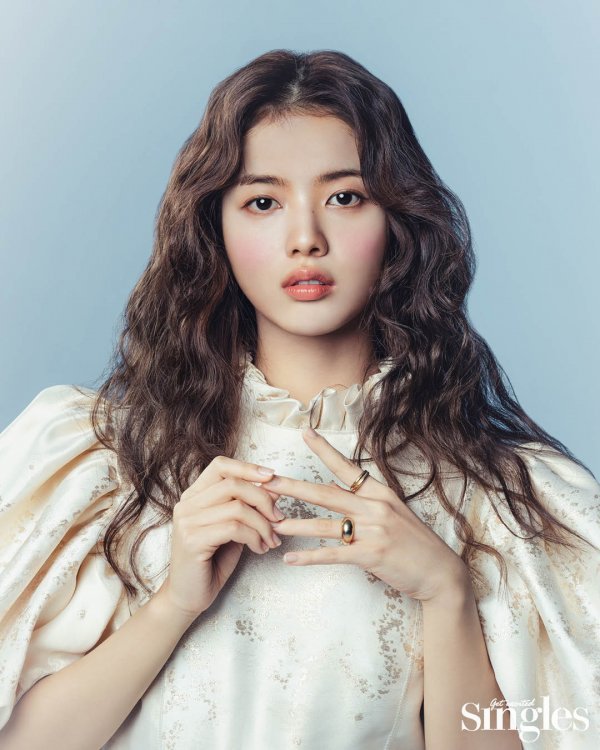 Magazine  has released Actor Roh Jin-euis flawless visual picture, which delicately captures the complex inner side of the character through Drama <18 Again> and the movie  and imprints an intense presence on the public.Roh Jin-eui, who was shooting in a bright and lovely way as if to announce the beginning of spring, showed off her neat and simple beauty like a fairy tale princess.With a rich wave hair style, it has a romantic atmosphere, a calm and long straight hair, showing various urban images and revealing the goddess aspect.Even though I posed professionally while staring at the camera with my eyes, I returned to the pure girl when the OK sign fell and emitted bright energy.Although Roh Jin-eui is busy with self-development even when there is no schedule, he can have time to rest and heal when the work is over.I want to challenge the entertainment program.I have not done any entertainment yet, so I can not imagine how I will be included, but I like to eat, so I want to do food entertainment or exercise arts using my body. Especially, I want to rest when I work, but I want to show the progress faster, so I miss Acting even if I take a day off.I look forward to being with the time of Actor Roh Jin-eui who can speak emotions with his eyes without long lines. He did not hide his love for Acting throughout the interview.On the other hand, Actor Roh Jin-eui, who received favorable reviews for his unreliable stable acting and character digestion in his first debut, Quiz of God, was once again in the rising star ranks with a perfect performance of the rough but soft Hongsia role in the drama 18 Again last year.She is still united with passion, saying that she still has a lot to show, and she is expected to take the next step to catch everyones attention with what charm she will attract.Roh Jin-euis past-class visual pictures can be found in the April issue of Singles and the Singles website.