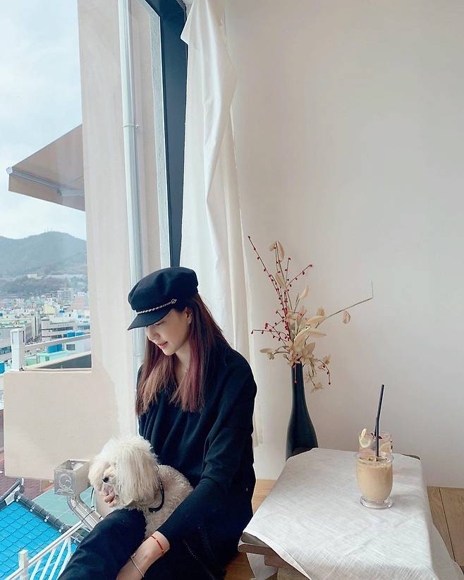 Actor Kim Sa-rang flaunted his beautiful look duringKim Sa-rang posted several photos on his 24 Days instagram with an article called Have a good day.The photo shows Kim Sa-rang resting in a cafe, Kim Sa-rang looking out the window with his dog on his lap.Kim Sa-rang, who turned into a purple hair, doubled her luxurious charm with all-black fashion, especially Min-muks Kim Sa-rang, who drew attention with a younger-looking visual.Kim Sa-rangs atmosphere, which makes everyday life a pictorial, stands out.Meanwhile, Actor Kim Sa-rang appeared on TV Chosun Revenge, which ended in January.