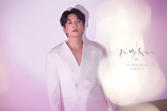 Singer Hwang Chi-yeul has unveiled a second concept photo of the new Mini album Be My Reason (Be My Rizon).Tentu Entertainment, a subsidiary company, unveiled an additional concept photo of Hwang Chi-yeuls new Mini album Bi My Lizen through the official SNS on the 24th, raising expectations for a comeback.The concept photo, which was first released, features a white-toned costume and a bright spring sensitivity, along with a combination of Hwang Chi-yeul.Especially, unlike the atmosphere, I stared at the camera with a moist eye that seemed to shed tears soon, and wondered about the new song.In the photo, Hwang Chi-yeul leaned on the sofa as if he was resigned to the upcoming breakup, closing his eyes with his soft charm and gentle appearance.Hwang Chi-yeul announces his new Mini album Bi My Lizen in two years and three months after the regular Album The Four Seasons in January 2019.This album is an album that is completed for his fans, music, and precious people, which is the reason why he can live with singer Hwang Chi-yeul. It is expected to show more deep Sensibility filled with ballads, a genre representing Hwang Chi-yeul.According to the released track list, the title song Hello (Two Letters) including You are the reason, You disappear (She`s Gone), Rain and Why is love difficult (I Didnt Know) and I love you so much that I can not even erase you It consists of six tracks with the deep Sensibility of -yeul.In addition, it is known that Hwang Chi-yeul is the first album to be produced since he declared his stand alone, so he has been devoted to recording and album production day and night to improve musical perfection.Hwang Chi-yeul, who is starting a new life, is an Album that announces his new start.On the other hand, Hwang Chi-yeuls new mini album Bi My Lizen, which started pre-sale on the 22nd, will be released through various music sites at 6 pm on the 2nd of next month.Photo: Tentu Entertainment