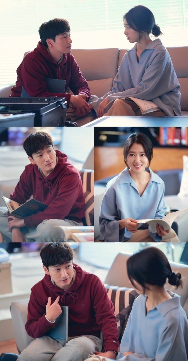 JTBC Shiefs Jo Seung-woo and Park Shin-hye Romance forecasts have been given Warning.The strong couple of JTBCs 10th anniversary special project Shijips: the myth (hereinafter referred to as Shijips), Han Tae-sul (Jo Seung-woo) and Kang Xu Haiqiao (Park Shin-hye) are overcoming the crisis and are growing a firmer love.On the 24th, the honey tuk eyes that look at each other in the steel that was released ahead of the main broadcast proves the heart toward each other.In the 11th broadcast on the 24th, Han Tae-sul and Kang Xu Haiqiaos feelings toward each other were ripe.Taesul, who did not want to lose Xu Haiqiao, showed a devoted love of willingly giving out one remaining detox injection, and said, Why are you waiting?I am waiting for him, Xu Haiqiao, who waited desperately for the Taesul to happen, also revealed his deepened heart toward him.I could see that their love reached its peak in the kiss of the last farewell moment and the embrace of joy shared with Han Tae-sul, who woke up like a miracle.Strong couple tactics that confirm each others minds and Xu Haiqiaos romance are expected to be sweet in earnest.The faces of those who spend their time in the penthouse of Taesul do not leave laughter, and the affection is not leaving in the eyes that contain each other.Here, the hands that are somewhat in contact with each other show the relationship of those who are closer after kissing sadly.In the last broadcast, the audience is strongly hoping for Taesul and Xu Haiqiaos absolute happiness in the single-sweet romance of those who give storm tears to the melodrama and give a warm moment when the clown does not come down to the moon moment the next day.The production team said, After kissing, there will be a noticeable Romance change between Taesul and Xu Haiqiao, who have confirmed their minds about each other. I would like to ask for your interest and expectation for the strong couples romance that will show you the time of Alconda.The 12th episode of Sisyps will be broadcast on JTBC at 9 p.m. on the 25th.a fairy tale that children and adults hear togetherstar behind photoℑat the same time as the latest issue
