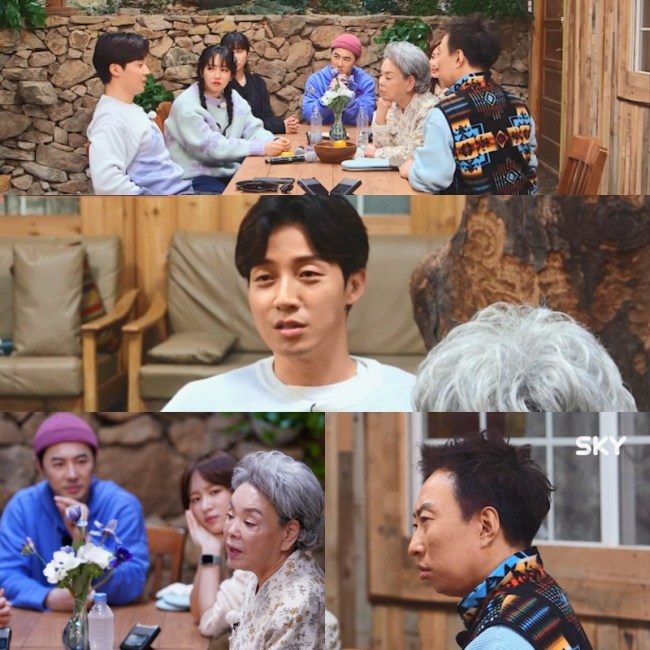 Heo Kyung-hwan, who came to SumyMountain hut as a new guest, recalls his precious memories by saying Attribution in my heart about the late Park Ji-sun.On the 25th, KBS 2TV entertainment program SumyMountain hut will be visited by Visual Brother and Sister actor Lee Yu-ri and Comedian Heo Kyung-hwan.Heo Kyung-hwan, who had been told that he believes in his face and gags in the past, looked back on his Comedian life, which was not easy, saying, I had a chance too easily in my rookie days, and there was a time when there was nothing I could do on stage.Baro Kim Jun-hyun and Park Ji-sun were the ones who reached out to Heo Kyung-hwan, whose presence faded among fellow comedians due to the successive box office failures of the gag corner.Heo Kyung-hwan explained, Even if I should not do it with me, Jun-hyun continued to try to make a corner together, so I went and Park Ji-sun was with me. The corner made by that is Chosun Dynasty Appendix .If there is Attribution that has kept me here, its Baro Comedian motives, he said, and Kim Sumy said, Thats why I really need friends.I miss Mr. Ji-sun, Heo Kyung-hwan comforted.Heo Kyung-hwan said with a calm expression, I was really close to Park Ji-sun. When I last went to see Pinsaw, I could not believe it.But I live a day and feel sad and I miss it because I can not take care of it. The story of Heo Kyung-hwans life and his deep friendship with the Comedian motives can be found in SumyMountain hut which is broadcasted at 10:40 pm today (25th).SKY Provides KBS