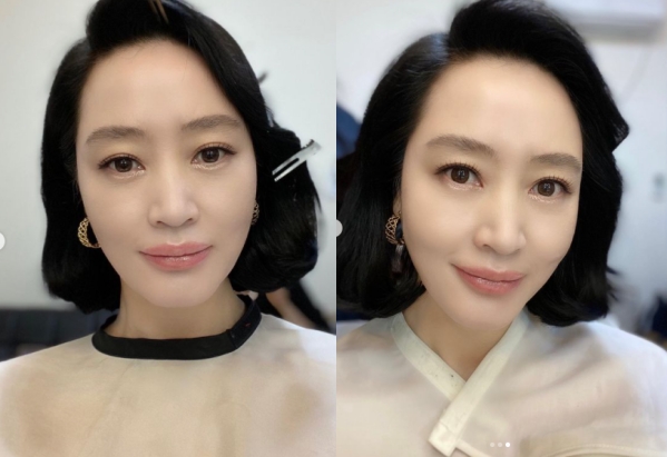 Actor Kim Hye-soo shows off her Elegance visualsKim Hye-soo posted several photos on his instagram on the 25th without any phrase.Kim Hye-soo in the public photo is getting hair styling and makeup ahead of shooting.The cool features capture the Sight and have an elegance atmosphere with a luxurious earring in a single-headed head with a wave.In particular, Kim Hye-soo, who has recently emitted intense sexy with intense red lip makeup, shows off nude tone makeup in the photo and captures the Sight with luxurious visuals.Meanwhile, Kim Hye-soo appeared in Drama Hiena and The Day I Die last year and confirmed the appearance of Drama Juvenile Justice scheduled to air on Netflix.Kim Hye-soo SNS