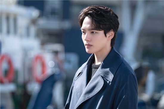 The change of Monster Yeo Jin-goo is heating up viewers.Yeo Jin-goo plays the role of elite Detective One, who came down to Manyang with a secret in JTBCs Drama Monster, and is showing its true value.He renewed his new life character with an unlimited acting transformation, and he created the character perfectly with the elaborate interpretation of the inner psychology of Hot Summer Days, which goes between moderation and explosion.The power of Yeo Jin-goo, who led a dense psychological warfare and pulled the tension of the pole tightly, doubles the charm of a psychological tracking thriller.The presence of One (Yeo Jin-goo), a strDanger among the people of Manyang who are intertwined with the past of Shin Ha-kyun, is an important point in creating the plays branch.The observers gaze, which chased suspicious villagers somewhere with the Move style, made them immerse themselves in the audience.If the first half of the play follows the mystery through the gaze of One, who does not stop the boundary and doubt in the chaos that constantly finds, the second half of the drama will be explored with Confidential Assignment such as Monster with Move.In particular, Hanju Ones turning point, which faced the death of director Nam Sang-bae (Chun Ho-jin) in the last 10 broadcasts, has been predicted, and attention has been focused on his move.Above all, it is hoped that Yeo Jin-goo, who has been drawing a gradual change in one week, will show synergies such as Shin Ha-kyun and other Monsters.So, I reviewed the decisive inflection points that enabled the growth of One and Arousal.# Detection of a gold-colored body: The eyes of Yeo Jin-goo, who confused with DDanger of One WeekOne of the ones was struck by DDanger from the entrance to the bay, where a finger-cut dead body was found in the reeds of Munjucheon, and the ring-shaped ring on his hand was astonished.It was clear that Lee Geum-hwa (Cha Chung-hwa), who had contacted for Arlington Road Susa, was a man of interest.As if one week had noticed the secret to hide, Move began to question, I killed the gold coin by pushing it to my limb.One of the week was suffering from self-defeating, while drawing fire to the will and commitment to tracking truth.Death of Lee Geumhwa was another reason to catch the real crime with his own hand.One week, which exploded Feeling for the first time toward the Move style, which was suspicious, wary and tensely confrontational.Unlike the poker face of the past, I am the Arlington Road Susa, the limbs are the ones, and I am the one who did it!Even if there is no one looking for Mr. Lee, I remember it, I catch it! The cry and tears revealed another side of him.It was a scene where the hot summer days of Yeo Jin-goo, which melted the complicated Feeling, which was a mixture of Danger and defeat for Move-style, which confused himself, and guilt for the gold coin that he gave to Death.# Gangjin High School Muk Emergency Arrest: Hot Summer Days Like Monster  Monster in Elite Detective OneThe process of becoming Monster by One, who was called the master of Manyang through the police and foreign affairs departments, was intense.As if to be seen by the Move-style question, Can you throw away the law, the One rule, and all that? One week went on to pursue persistent truths.One s Monster Poten was released after the emergency arrest of Gangjin High School Muk (Lee Kyu-hoe).One week was a great performance in the process of investigating the case and receiving a statement.He solved the mystery in the questionable message that Lee Geum-hwa had sent just before his death.Gangjin High School Mook was not the father of Kang Min-jung (Kang Min-ah), and the last target was Yoon Mi-hye (Geo Ji-seung), who left him and disappeared.Above all, the one-shot shot that pierced the opponents suddenness in a high psychological warfare was powerful, and the sharp eyes that pierced the abyss were overwhelming.Here, the excellent control of Yeo Jin-goo was shining in the scene of the three-way face-to-face scene of the Move-style, One, Gangjin High School Muks statement.He tightened the criminals mind, and he finally broke it down and introduced the essence of a psychological tracking thriller. One week, when he broke the one rule and started to flip the board.To catch Monster, he was attracted to the Yeo Jin-goo, who painted his change, which resembled the Move style, which became Monster himself, with a big amplitude Acting.# Move-style stimulant Decalcomani provocation  Nam Sang-bae Death to the fever: Confidential Assignment Announcement like MonsterOne week, which had been hidden since the death of Gangjin High School Muk (Lee Gyu-hoe), was different.The law was one thing, and it was one thing, he said, as if he had been arousal, and it was a thing to be done.One week, just as Move had moved Kang Min-jungs severed fingers, he brought evidence of Gangjin High School suicide teacher to Nam Sang-baes office.The question of why was it, Why is it so important? Ones intention to return what he had said in the past was obvious.What he wanted to continue tracking the truth by moving the Move equation as he did.One week after leaving Manyang, he found another incident entangled behind the death of Gangjin High School Mook, and Monster is still among the Manyang people.One week, digging into the Move-style belief in people, said, Is there anything they can hide from you?Move was also willing to respond to Ones plan to catch something, saying, Ill play with you on that just playboard of Lieutenant One.One weeks provocation, which mimics and follows the way of the Move style, was interesting.Yeo Jin-goo has intimately drawn changes with Ones Arousal: an unqualified smile and a madness that maximized dramatic tension.In addition, Nam Sang-baes Death led Move-style and One-week to share Feeling, which would lead to another turning point for the relationship between the two.This is why Yeo Jin-goos performance is more expected.Monster will air at 11 p.m. on the 26th.Photo = Celltrion Entertainment and JTBC Studio / JTBC Monster broadcast capture