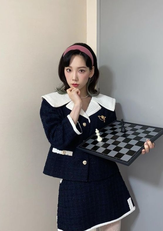 Singer Taeyeon has encouraged Amazing Saturday Should catch the premiere.Taeyeon posted several photos on his SNS on the 27th with the Amazing Saturday hashtag.In the open photo, Taeyeon poses with a chessboard as a prop in a blue tweed two-piece.Styling and unique visuals that remind me of the Netflix movie Queens Gambit catch my eye.Fans who encountered the photos responded such as Taeyeon is something, It suits well and Unconditional Should catch the premiere.On the other hand, TVN entertainment Amazing Saturday - Doremi Market, which Taeyeon is appearing on, is broadcast every Saturday at 7:40 pm.On this day, group Astro Cha Eun-woo and Yoon San-ha will be guests.